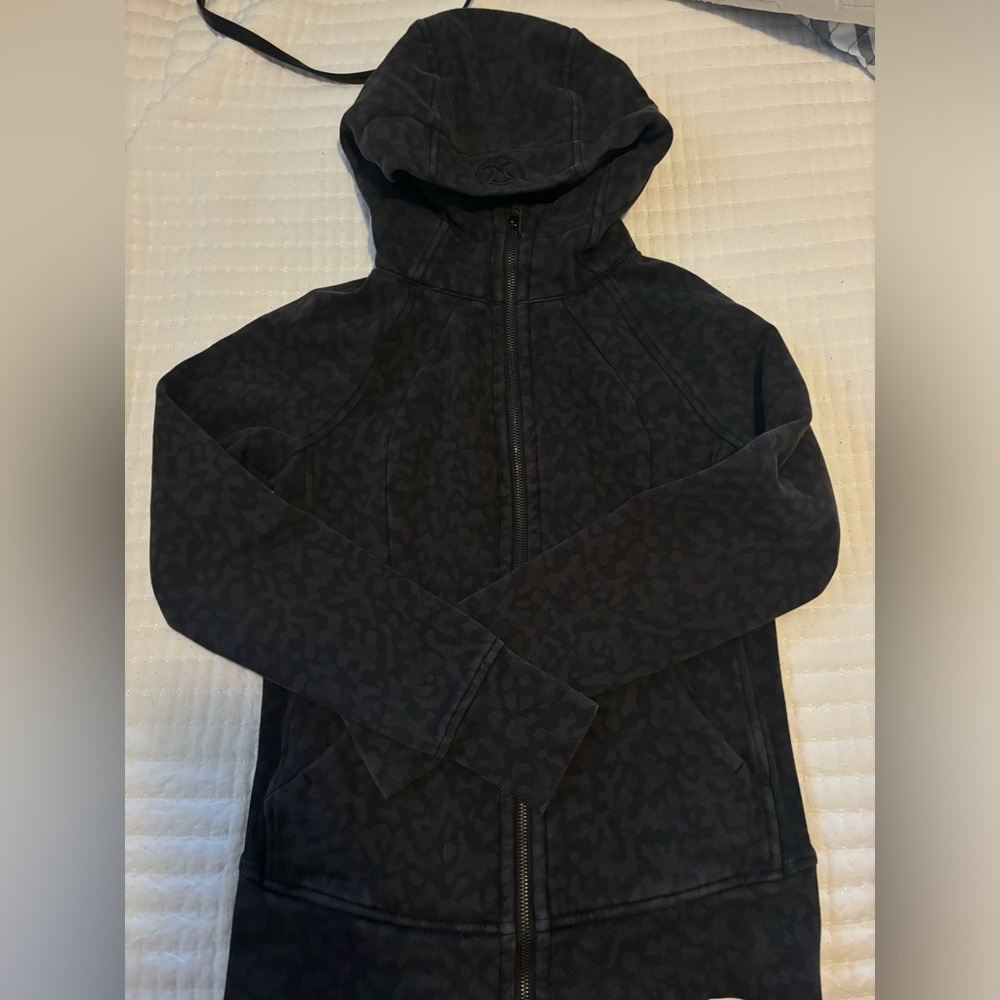 Lululemon jacket size 4